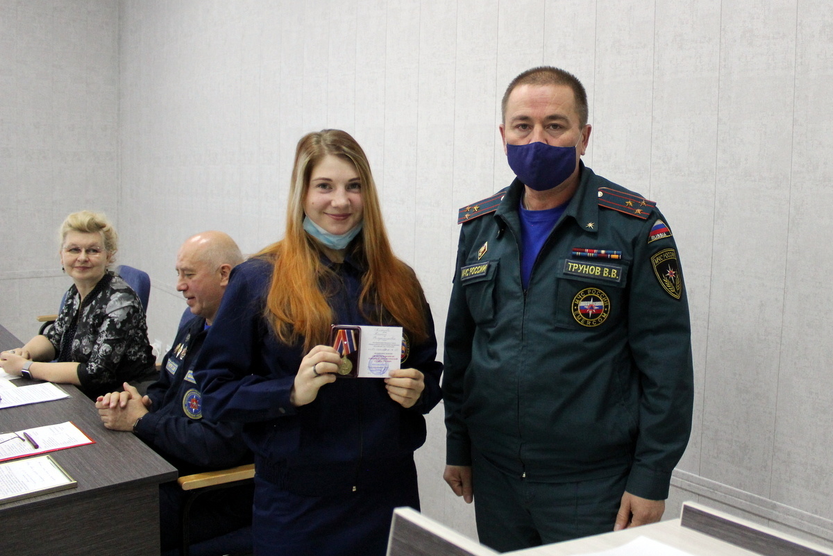 Добровольчество в помощь профессионалам - Новости - Главное управление МЧС  России по Челябинской области