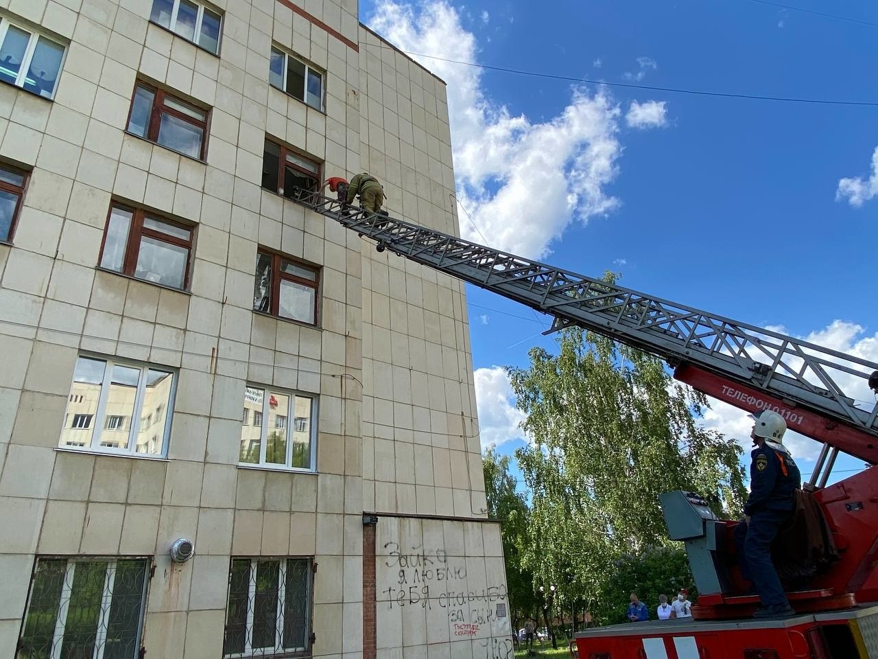 Мастер-класс и спасение пациентов. В Миассе прошла тренировка на здании  горбольницы - Новости - Главное управление МЧС России по Челябинской области