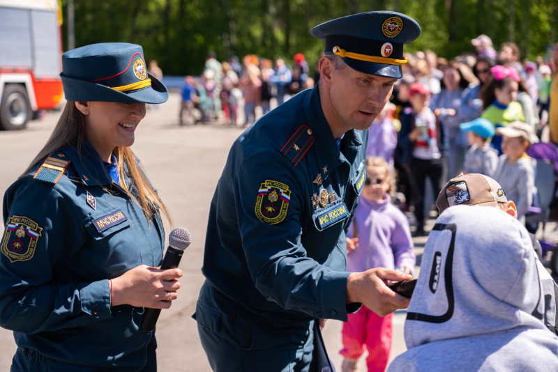 Пожарные Снежинска за безопасное детство